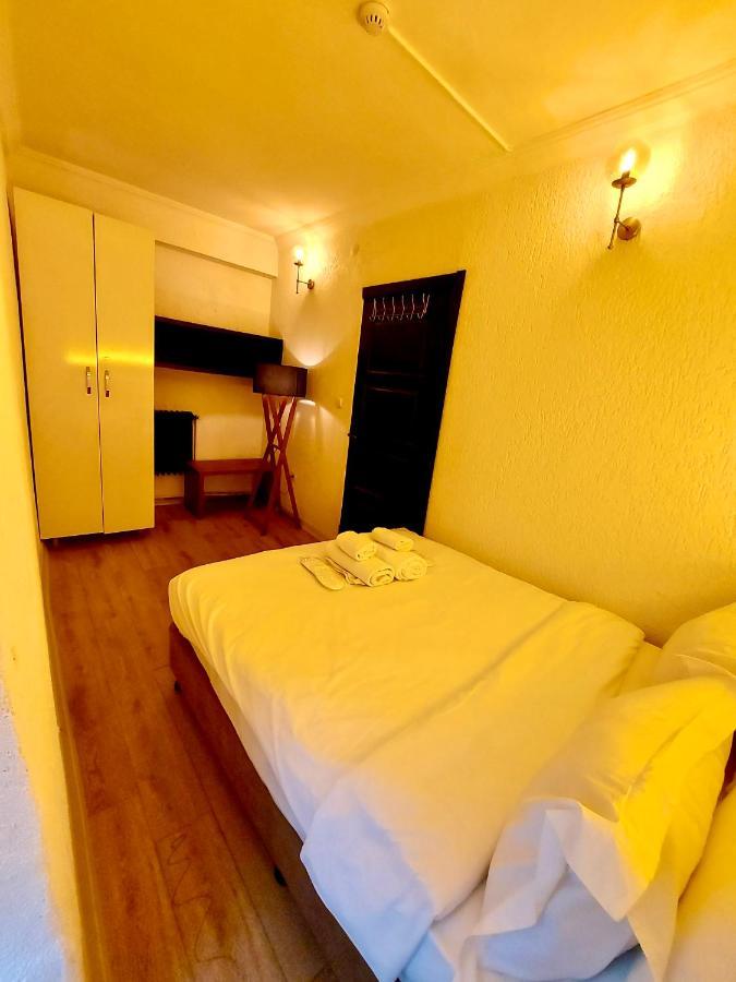 Mates Istiklal Suites Istanbul Exterior photo